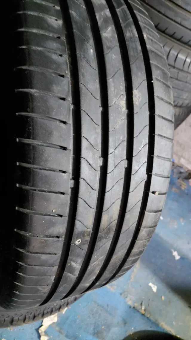 Neumático 225/40/19