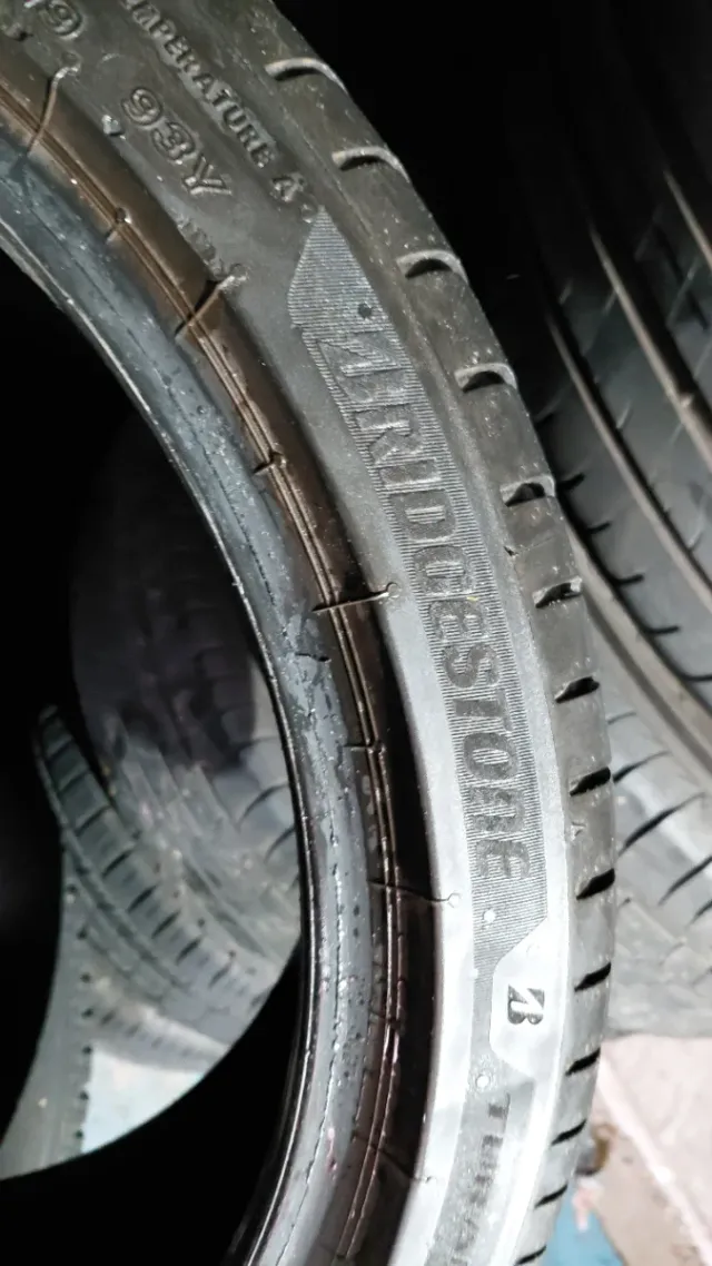 Neumático 225/40/19