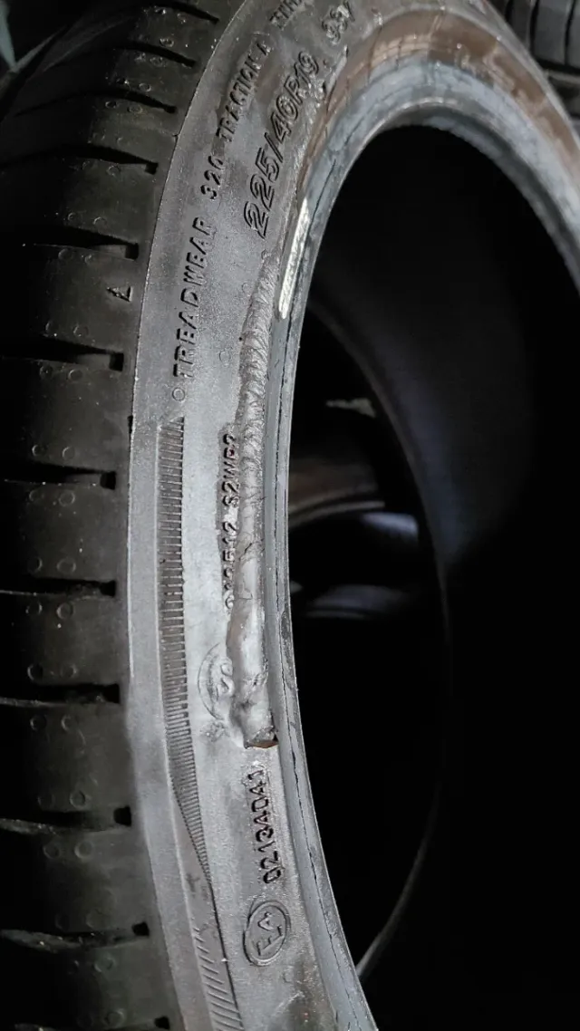 Neumático 225/40/19