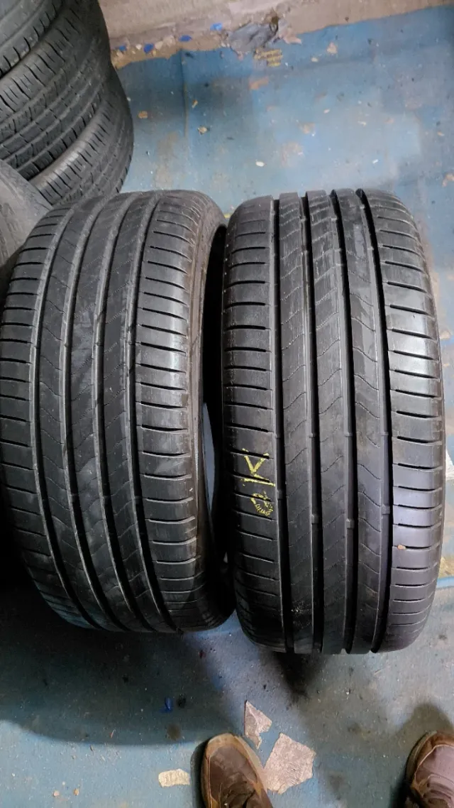 Neumático 225/40/19