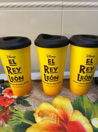 3 Vasos 1 cubo palomitas Rey León Disney sin usar