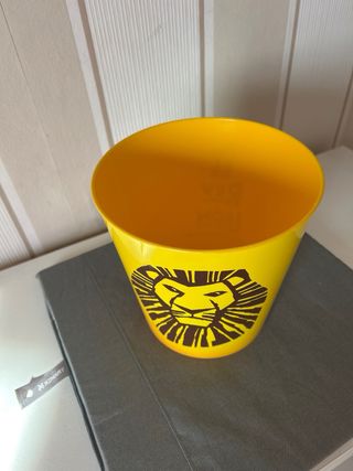 3 Vasos 1 cubo palomitas Rey León Disney sin usar