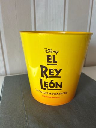 3 Vasos 1 cubo palomitas Rey León Disney sin usar