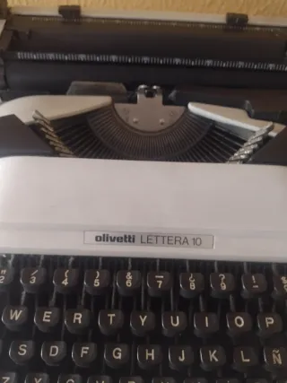Máquina de escribir Olivetti Lettera 10