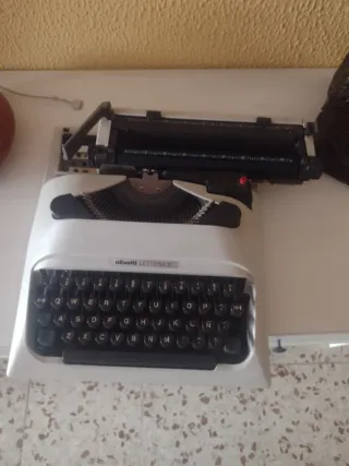 Máquina de escribir Olivetti Lettera 10
