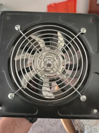 Extractor de aire negro