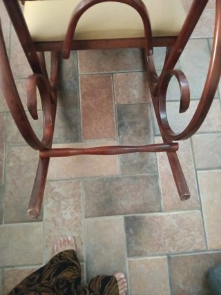 Mecedora antigua de madera