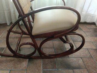 Mecedora antigua de madera