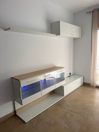 Mueble TV blanco con luz LED