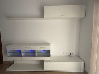 Mueble TV blanco con luz LED