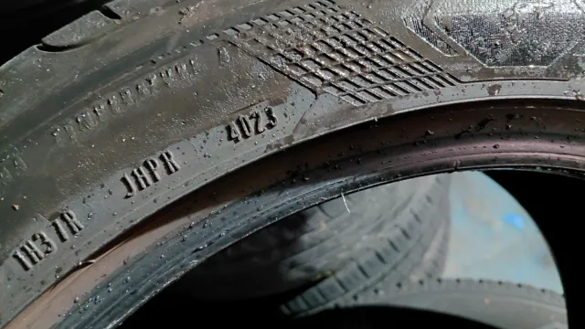 Neumático 225/45/17