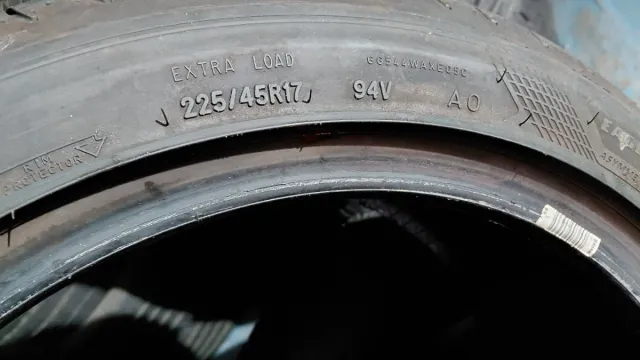 Neumático 225/45/17