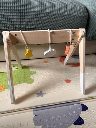 Gimnasio de madera para bebé