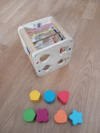 Cubo clasificador de formas para bebé