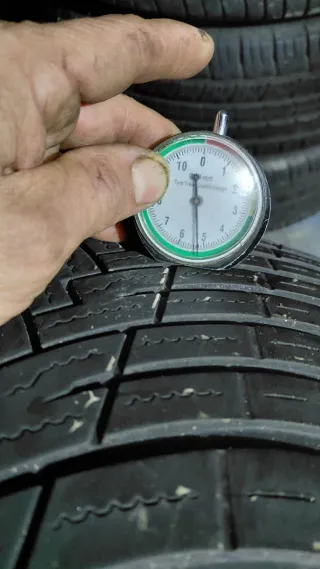 Neumático 235/60/18