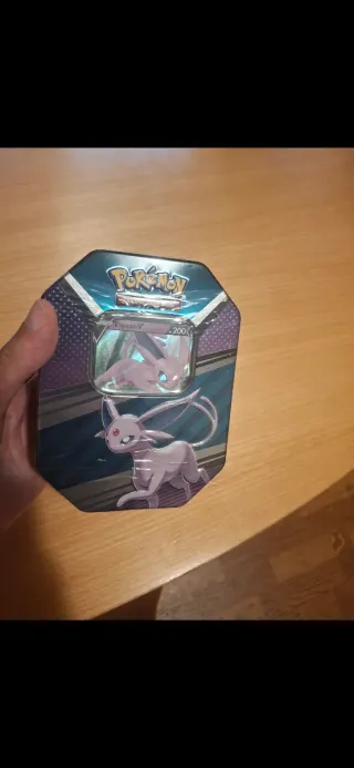 V HERO TIN - Pokémon Inglés Sellado