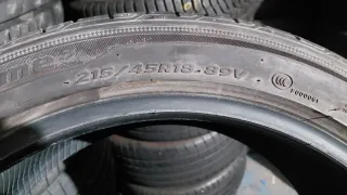 Neumático 215/45/18