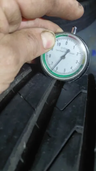 Neumático 215/45/18