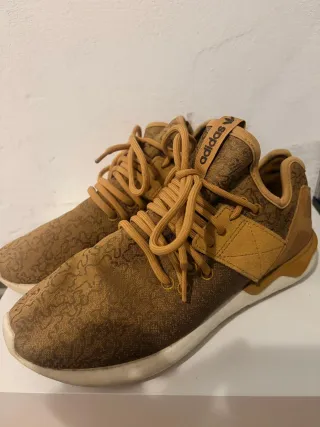 Zapatillas Adidas Marrones y Beige