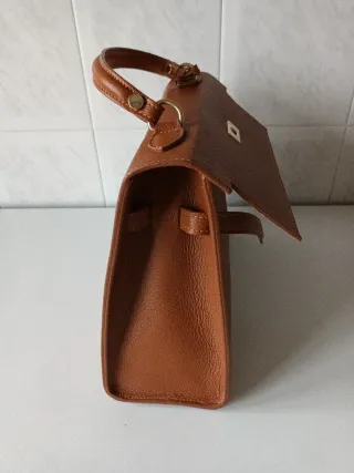 Bolso de piel marrón