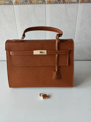 Bolso de piel marrón