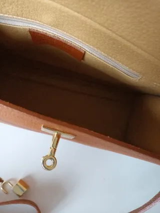 Bolso de piel marrón