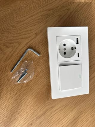 Enchufe con USB y Tipo C y A