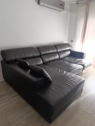 Sofá chaise longue de piel marrón oscuro
