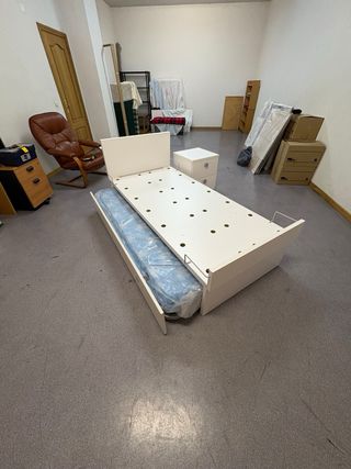 Cama nido con mesilla y colchón inferior