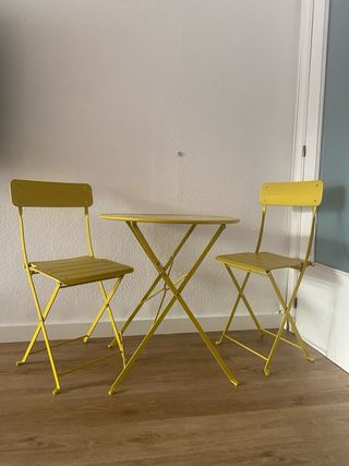 OPORTUNIDAD: Mesa y 2 Sillas Jardín IKEA Amarillas