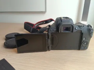 Cámara Canon EOS 200D + accesorios + 2 objetivos