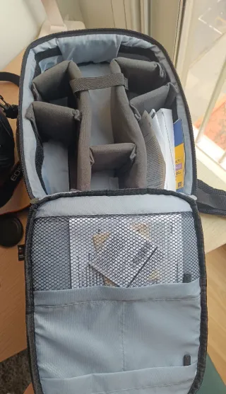 Cámara Canon EOS 200D + accesorios + 2 objetivos