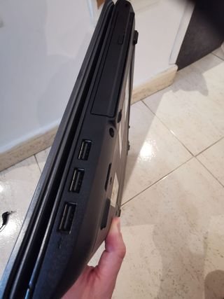 Portátil Fujitsu V5535 + cargador