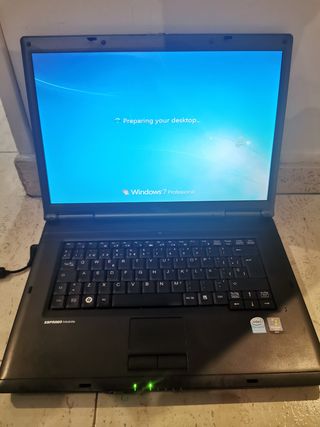 Portátil Fujitsu V5535 + cargador