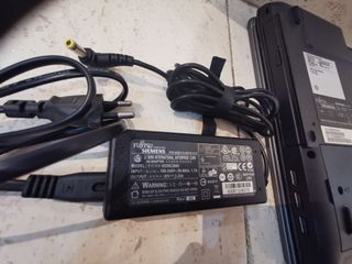 Portátil Fujitsu V5535 + cargador