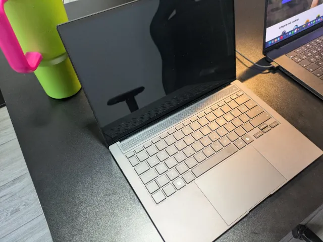 Portátil Asus ZenBook S 14 OLED