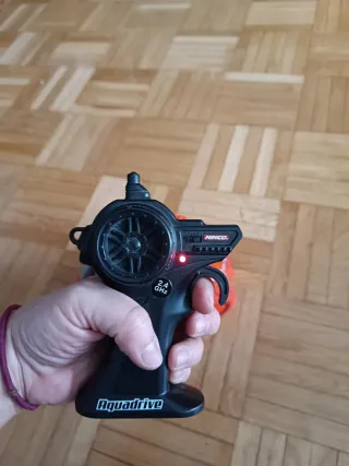 Coche teledirigido Aquadrive