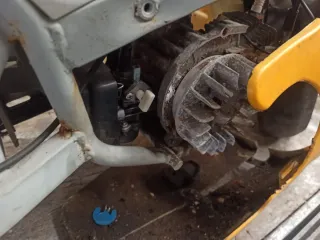 Minimoto Honda Negra y Amarilla no tiene arrancado