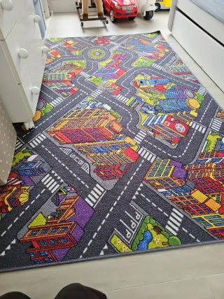Alfombra infantil ciudad con carreteras.