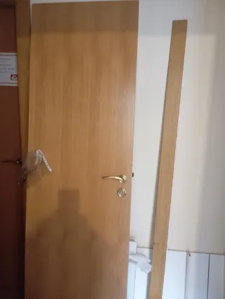 Puerta madera interior con llave 62x202 cm