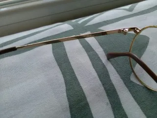 Gafas vintage doradas y marrones