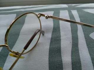 Gafas vintage doradas y marrones