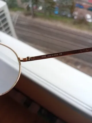 Gafas vintage doradas y marrones