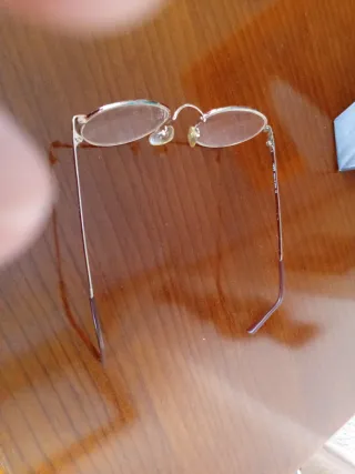 Gafas vintage doradas y marrones