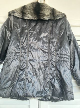 Chaquetón corto con cuello de pelo