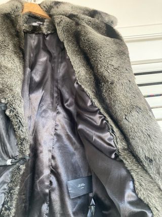 Chaquetón corto con cuello de pelo