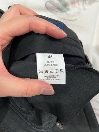 Traje de hombre gris oscuro