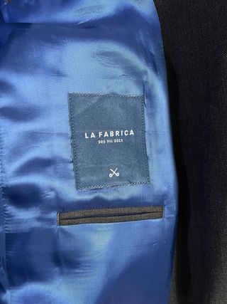 Traje de hombre gris oscuro