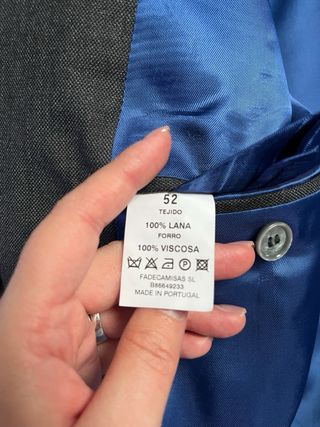 Traje de hombre gris oscuro