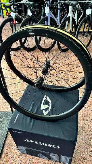 Juego Ruedas Miche Graff Gravel